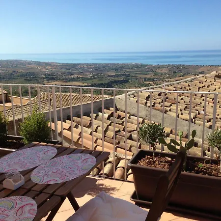 فندق مبيت وإفطار Le Terrazze Di Pirandello 2*